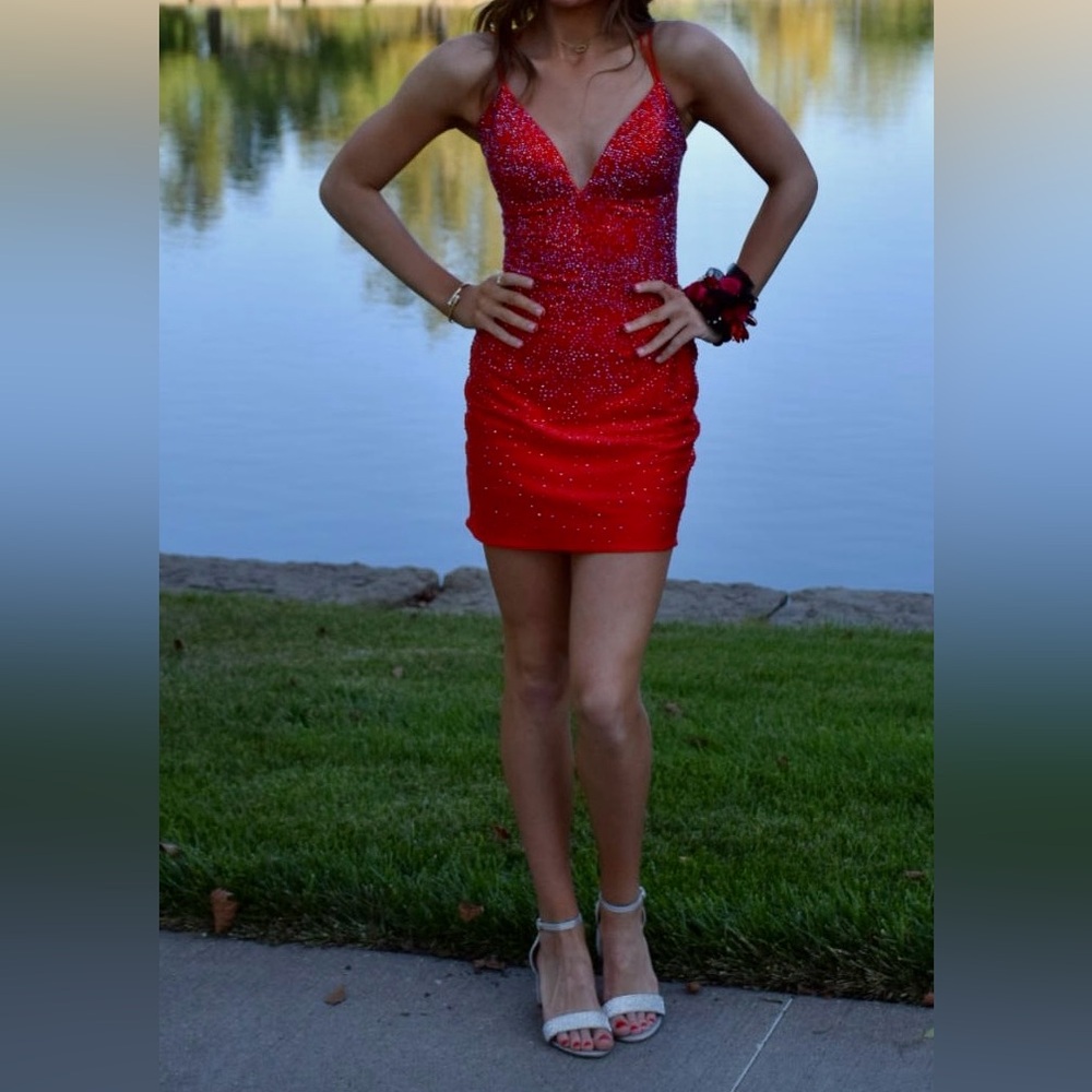 Sherri Hill Red homecoming cocktail or prom dress. Size 2, GORGEOUS!!!